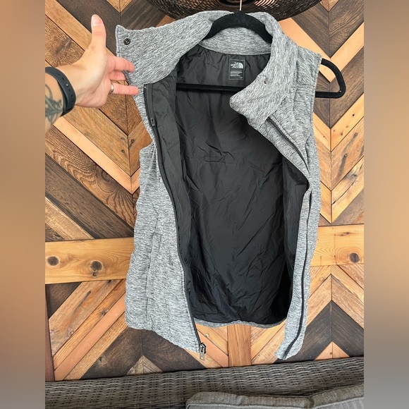 The North Face Women’s Pseudio Vest Grey Puffer Jacket Training Run Sz SMALL - Picture 6 of 7